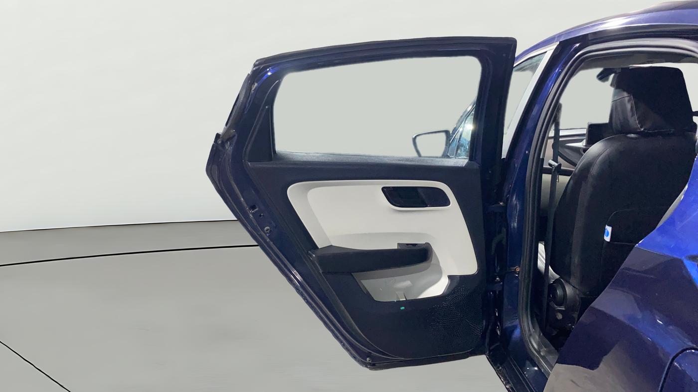 2023 Tata ALTROZ XM PLUS SUNROOF, CNG, Manual, 16,224 km, LHS Rear Door