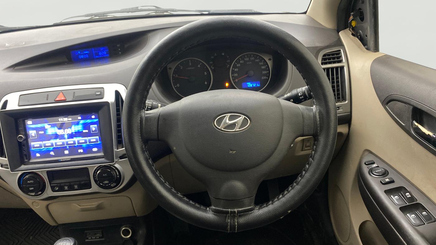 2013 Hyundai i20 MAGNA 1.4 CRDI, Diesel, Manual, 1,28,692 km, Steering Wheel Close Up