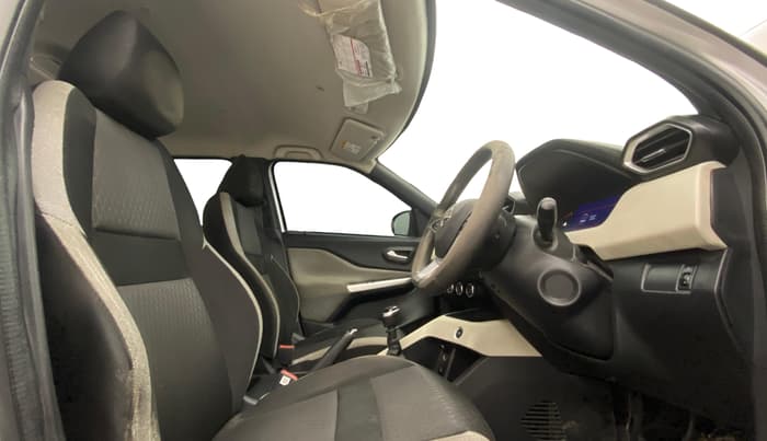 2021 Nissan MAGNITE XV MT, Petrol, Manual, 1,21,424 km, Right Side Front Door Cabin