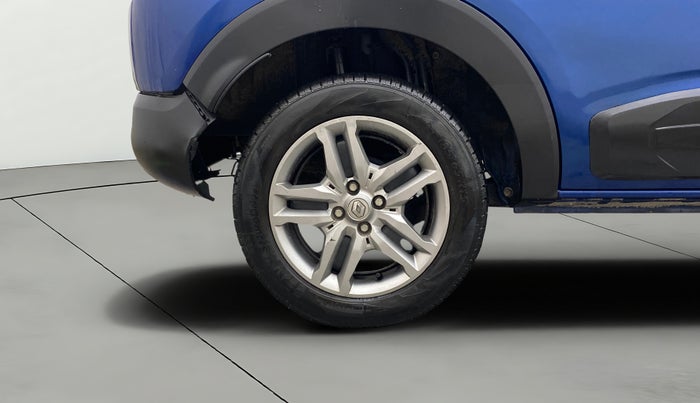 2021 Renault TRIBER RXZ DUAL TONE, Petrol, Manual, 25,482 km, Right Rear Wheel