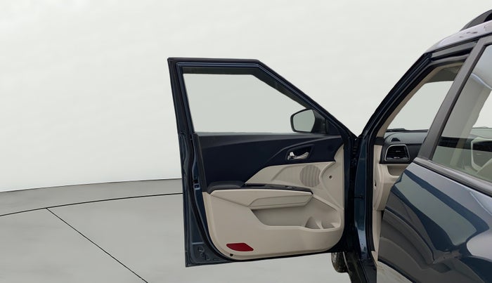 2021 Mahindra XUV300 W8 (O) 1.2 PETROL AMT, CNG, Automatic, 39,619 km, LHS Front Door