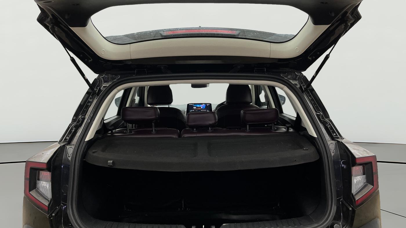 2025 Mahindra XUV 3XO AX5 1.2 L TCMPFI AT, Petrol, Automatic, 19,479 km, Boot Open Zoomed View