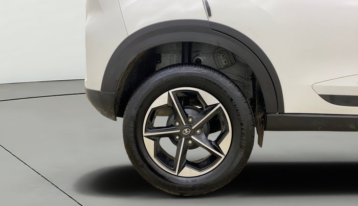 2025 Tata NEXON FEARLESS + SUNROOF DUAL TONE 1.2 PETROL, Petrol, Manual, 16,126 km, Right Rear Wheel