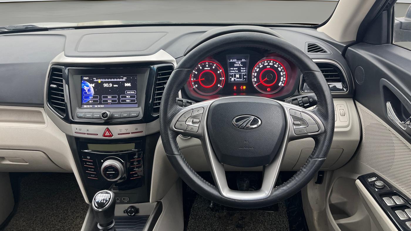 2019 Mahindra XUV300 W8 1.2 PETROL, Petrol, Manual, 55,445 km, Steering Wheel Close Up