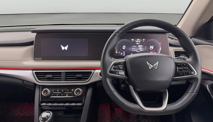 2021 Mahindra XUV700 AX 7 P MT 7 STR, Petrol, Manual, 36,585 km, Steering Wheel Close Up