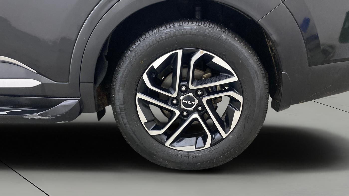 2022 KIA CARENS LUXURY PLUS 1.5 DIESEL AT 7 STR, Diesel, Automatic, 1,04,223 km, Left Rear Wheel