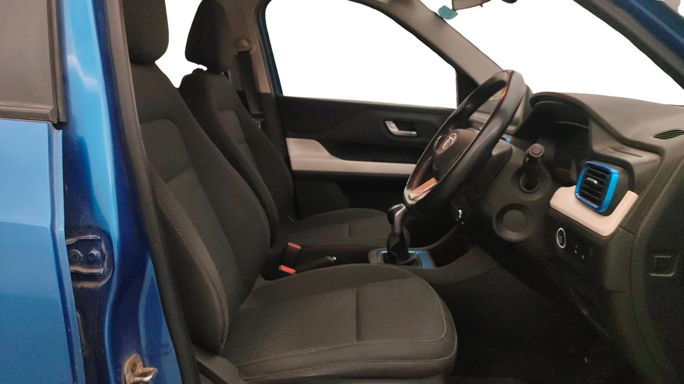 2021 Tata PUNCH CREATIVE  1.2 RTN DUAL TONE, Petrol, Manual, 30,571 km, Right Side Front Door Cabin