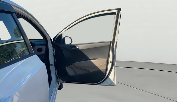 2015 Hyundai Xcent S 1.2, Petrol, Manual, 1,10,521 km, RHS Front Door