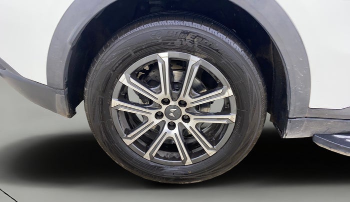 2021 Mahindra XUV700 AX 7 LUXURY D AT 7 STR, Diesel, Automatic, 1,00,162 km, Right Rear Wheel