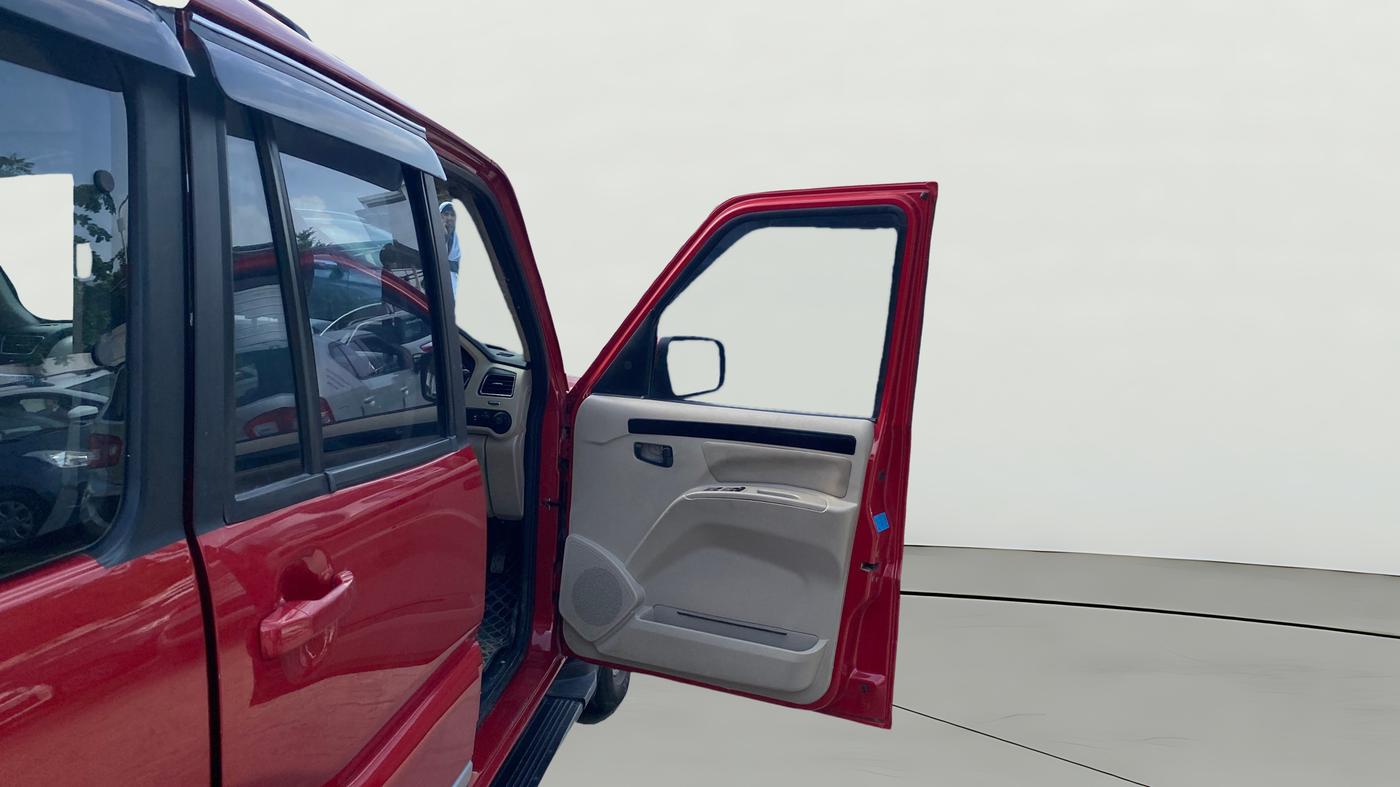 2024 Mahindra SCORPIO CLASSIC S11 7STR, Diesel, Manual, 38,933 km, RHS Front Door