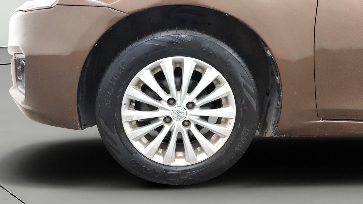 2017 Maruti Ciaz ZDI SHVS, Diesel, Manual, 74,555 km, Left Front Wheel