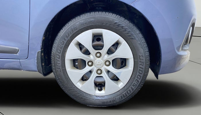 2015 Hyundai Xcent S 1.2, Petrol, Manual, 1,00,412 km, Right Front Wheel