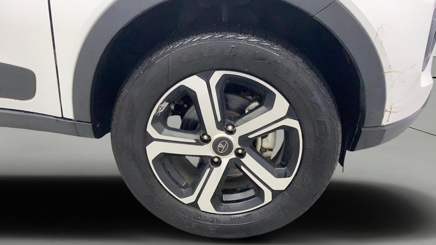 2023 Tata NEXON XZA PLUS (L), Petrol, Automatic, 8,034 km, Right Front Wheel