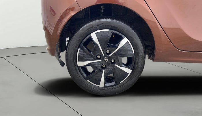 2025 Tata Tiago XZA, Petrol, Automatic, 3,852 km, Right Rear Wheel