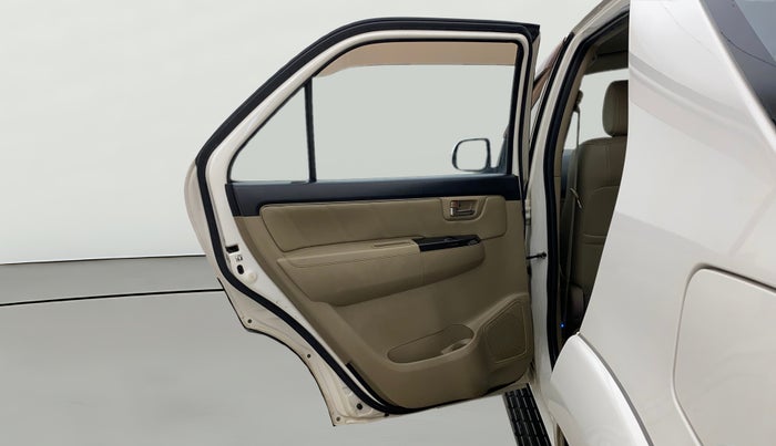 2014 Toyota Fortuner 3.0 4X2 AT, Diesel, Automatic, 82,343 km, LHS Rear Door