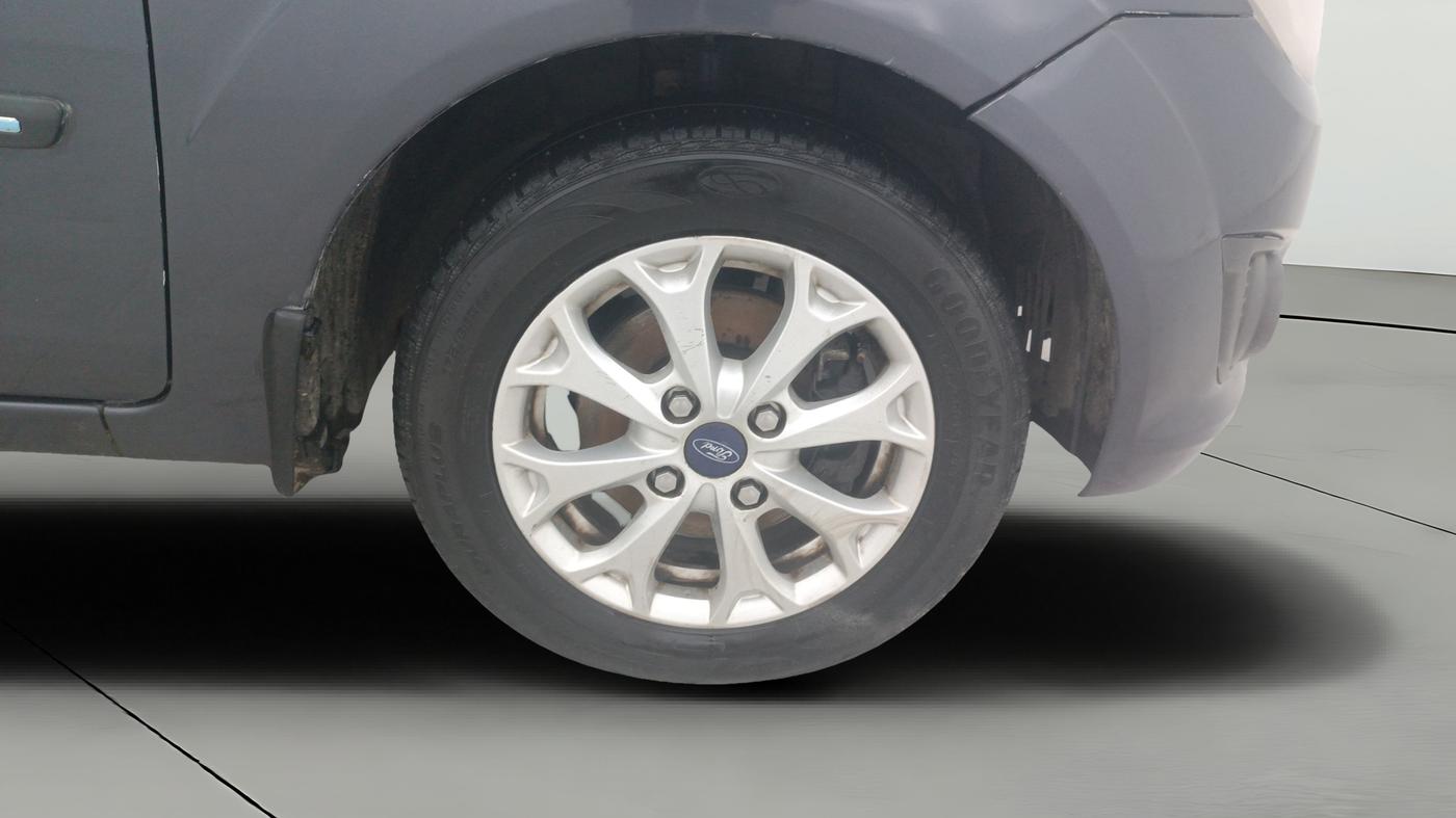 2013 Ford Figo TITANIUM 1.2 PETROL, Petrol, Manual, 70,406 km, Right Front Wheel
