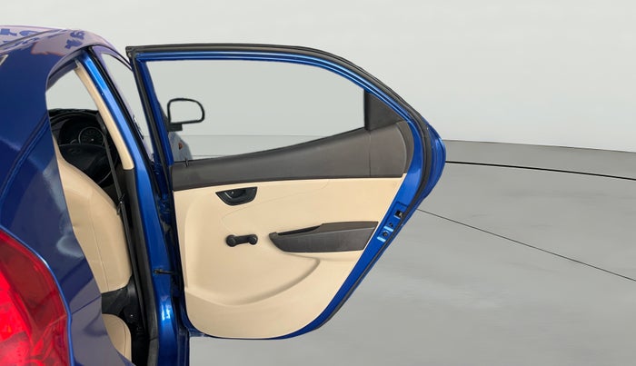 2017 Hyundai Eon MAGNA +, Petrol, Manual, 1,28,841 km, RHS Rear Door