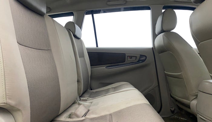 2014 Toyota Innova 2.5 GX 8 STR, Diesel, Manual, 1,07,663 km, Right Side Rear Door Cabin