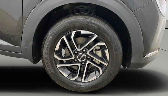 2022 KIA CARENS PRESTIGE PLUS 1.4 PETROL 7 STR, Petrol, Manual, 21,215 km, Right Front Wheel
