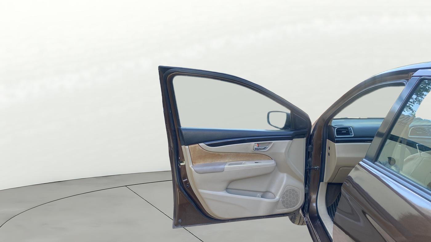 2015 Maruti Ciaz ZDI SHVS, Diesel, Manual, 66,228 km, LHS Front Door