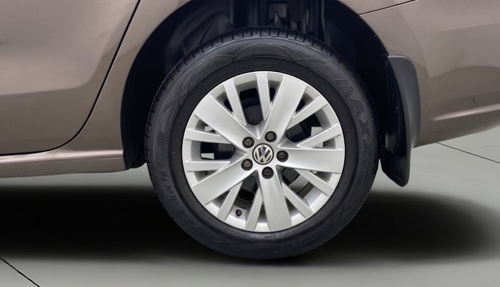 2015 Volkswagen Vento HIGHLINE 1.6 MPI, Petrol, Manual, 57,746 km, Left Rear Wheel