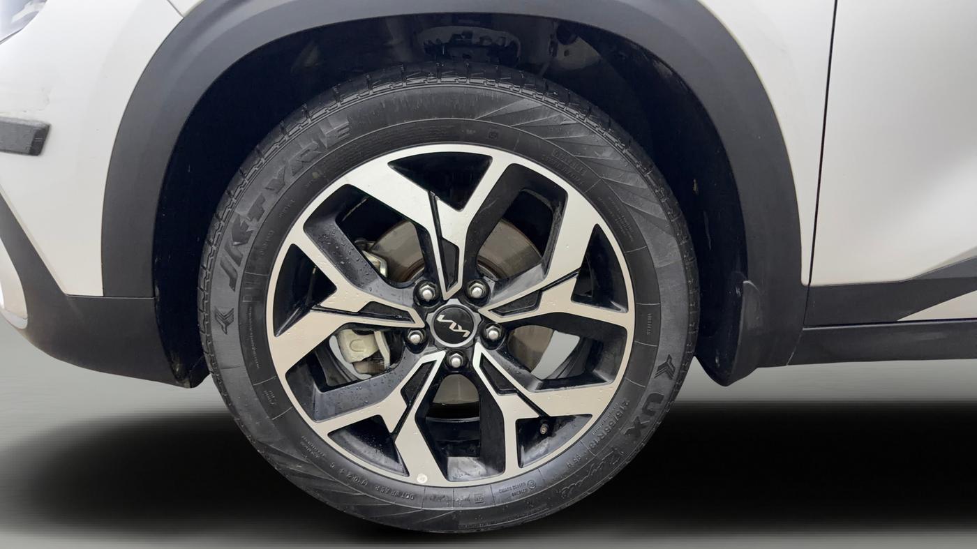 2024 KIA SELTOS  GTX Plus 1.5 Turbo Petrol DCT, Petrol, Automatic, 30,710 km, Left Front Wheel