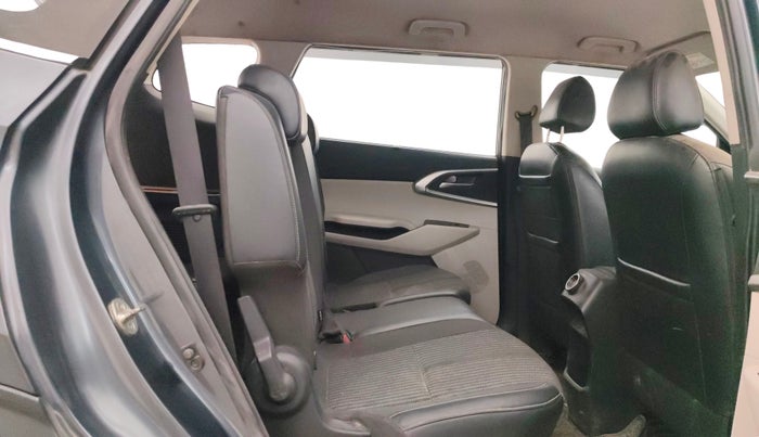 2022 KIA CARENS PRESTIGE PLUS 1.4 PETROL 7 STR, Petrol, Manual, 1,21,761 km, Right Side Rear Door Cabin