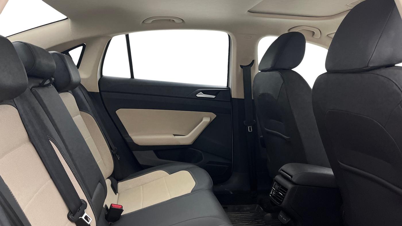2023 Volkswagen VIRTUS TOPLINE TSI 1.0 MT, Petrol, Manual, 30,202 km, Right Side Rear Door Cabin