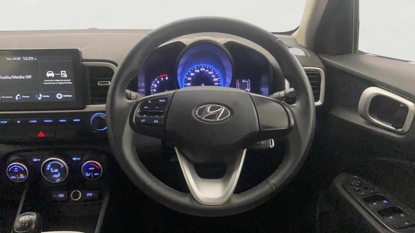 2022 Hyundai VENUE S+ 1.2, Petrol, Manual, 32,071 km, Steering Wheel Close Up