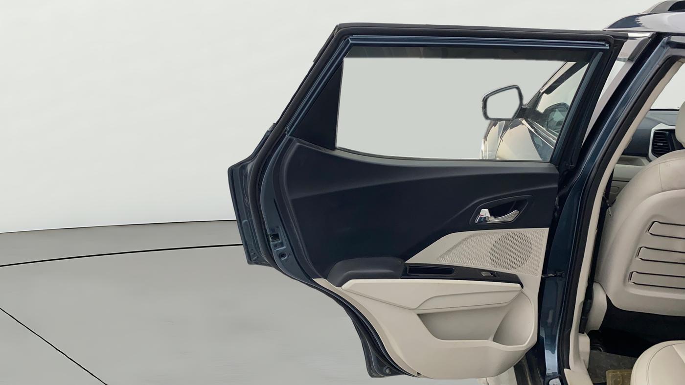 2021 Mahindra XUV300 W8 (O) 1.2 PETROL AMT, Petrol, Automatic, 57,357 km, LHS Rear Door