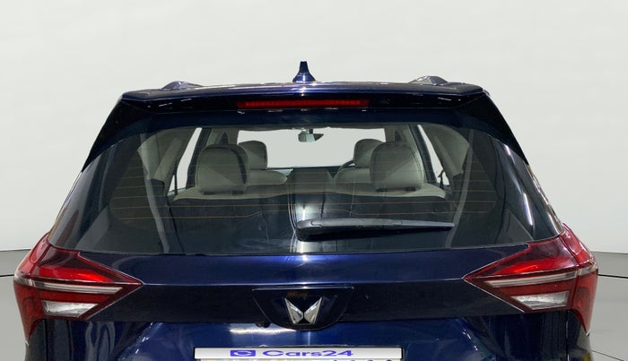 2022 Mahindra XUV700 AX 3 P MT 5 STR, Petrol, Manual, 74,579 km, Rear Windshield