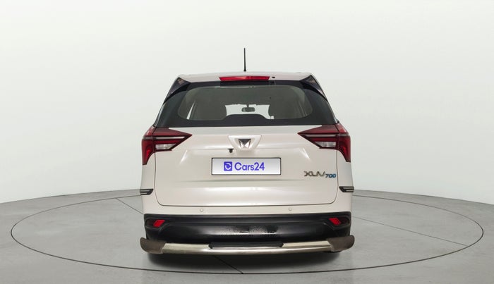 2022 Mahindra XUV700 MX P MT 5 STR, Petrol, Manual, 12,995 km, Back/Rear