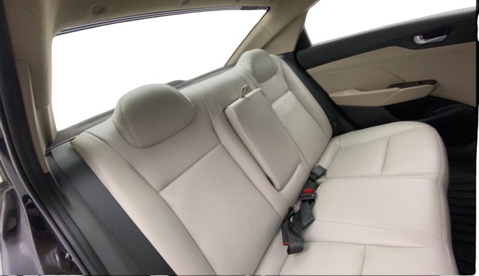 2019 Hyundai Verna 1.6 VTVT SX, Petrol, Manual, 25,310 km, Right Side Rear Door Cabin