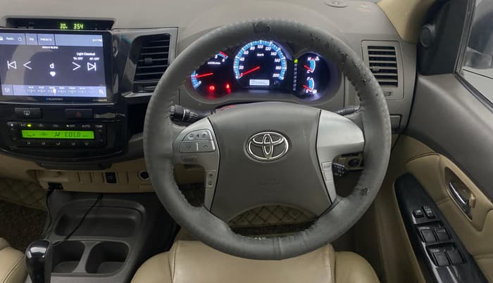 2013 Toyota Fortuner 3.0 4X2 AT, Diesel, Automatic, 1,25,493 km, Steering Wheel Close Up
