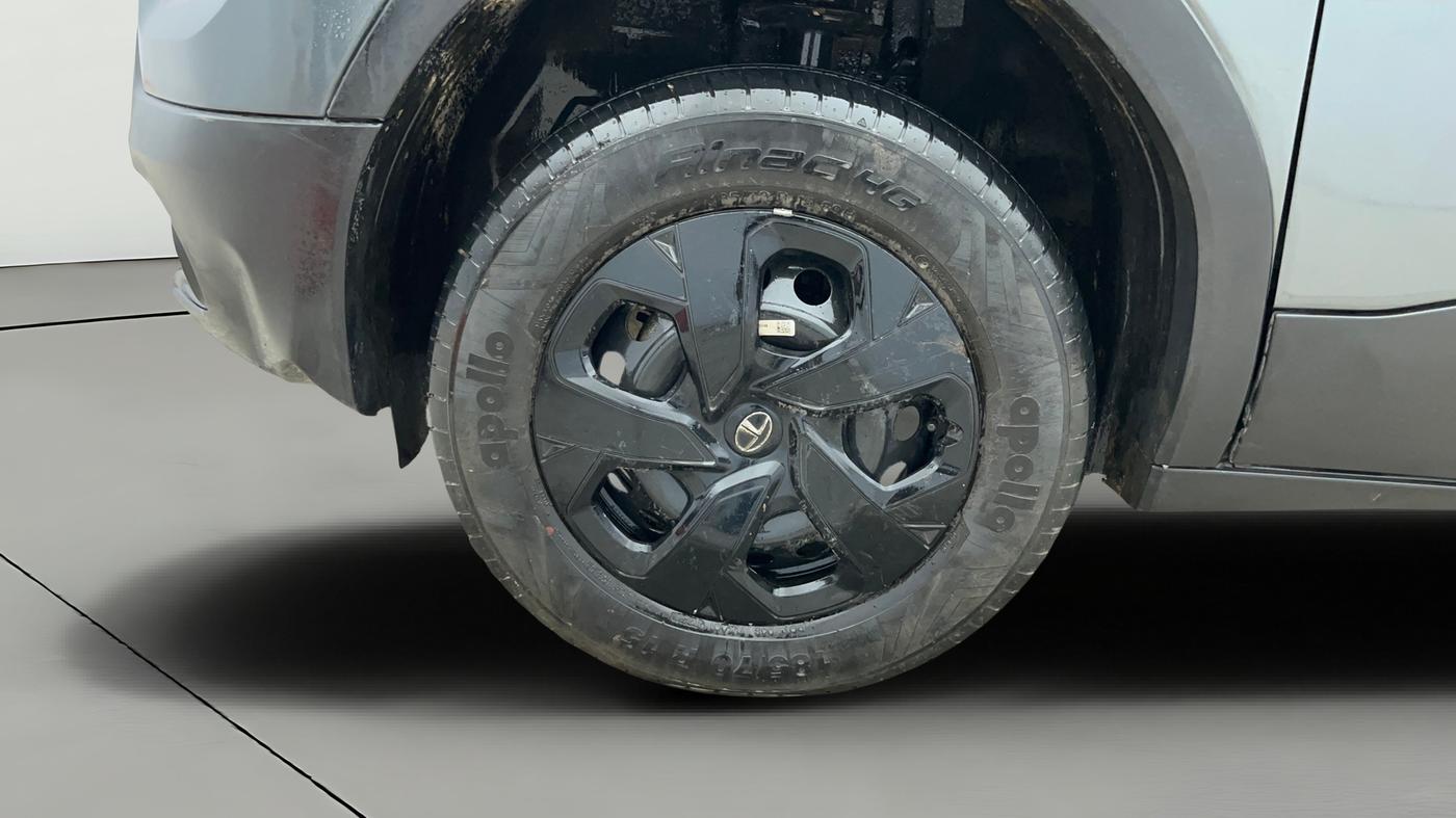 2023 Tata PUNCH ADVENTURE MT, Petrol, Manual, 25,721 km, Left Front Wheel