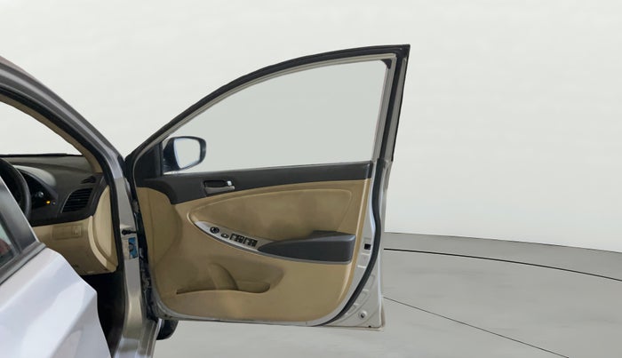 2015 Hyundai Verna FLUIDIC 4S 1.4 VTVT, Petrol, Manual, 48,762 km, RHS Front Door