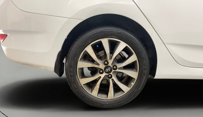 2013 Hyundai Verna FLUIDIC 1.6 CRDI SX, Diesel, Manual, 1,36,029 km, Right Rear Wheel