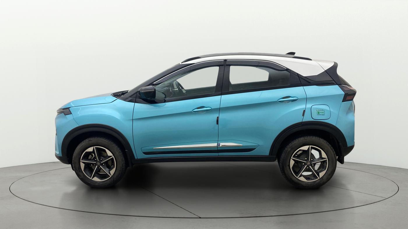 2025 Tata NEXON FEARLESS + SUNROOF DUAL TONE 1.2 PETROL, Petrol, Manual, 23,000 km, Left Side