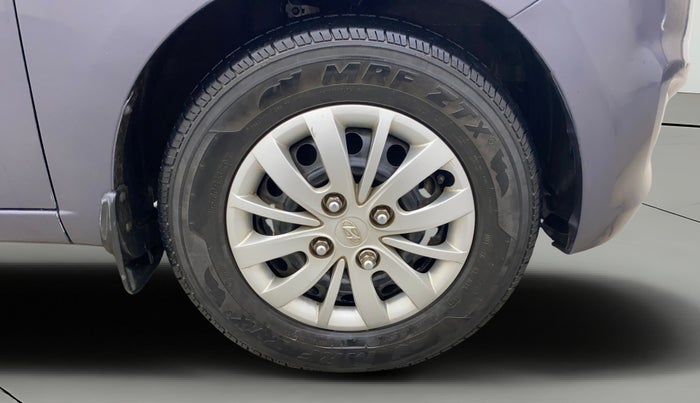 2014 Hyundai i10 SPORTZ 1.1, Petrol, Manual, 27,397 km, Right Front Wheel