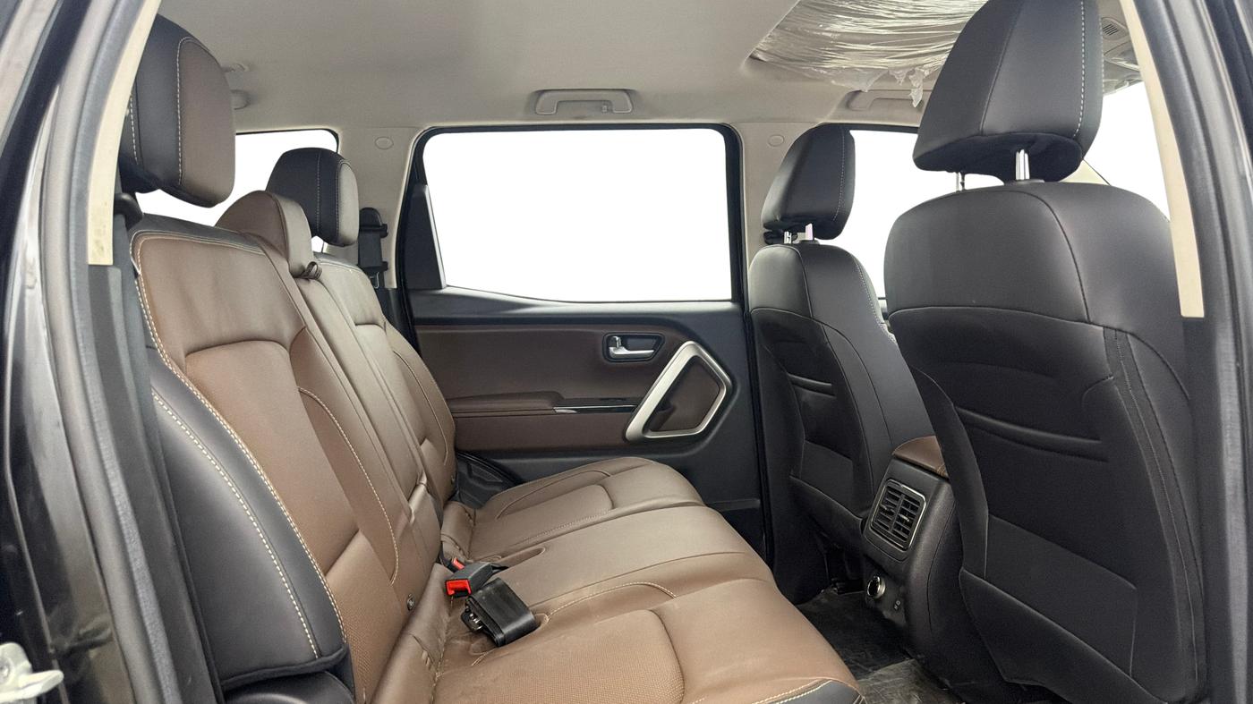 2025 Mahindra SCORPIO-N Z8 Select Petrol MT, Petrol, Manual, 5,055 km, Right Side Rear Door Cabin