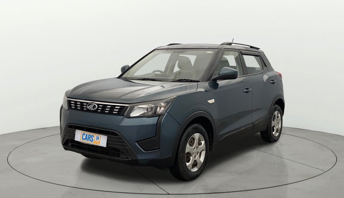 2019 Mahindra XUV300 W6 1.2 PETROL, Petrol, Manual, 72,860 km, Left Front Diagonal