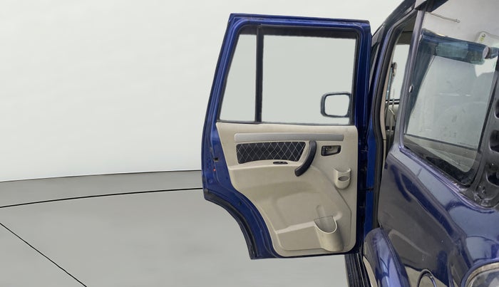 2014 Mahindra Scorpio S10, Diesel, Manual, 1,06,506 km, LHS Rear Door