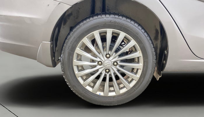 2016 Maruti Ciaz ZXI+, Petrol, Manual, 80,284 km, Right Rear Wheel