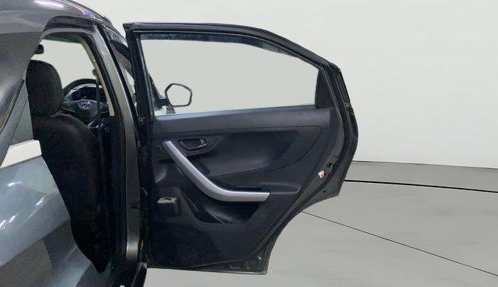 2022 Tata NEXON XE PETROL, CNG, Manual, 35,790 km, RHS Rear Door