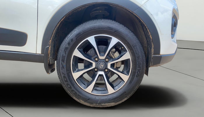 2020 Tata NEXON XZA PLUS (O) PETROL, Petrol, Automatic, 25,790 km, Right Front Wheel