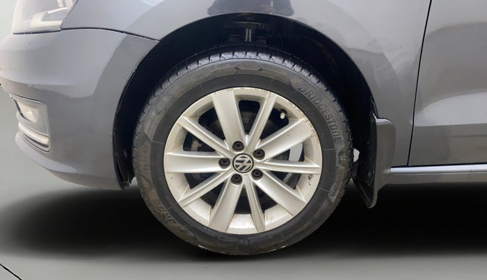 2016 Volkswagen Vento HIGHLINE 1.5 AT, Diesel, Automatic, 1,39,735 km, Left Front Wheel