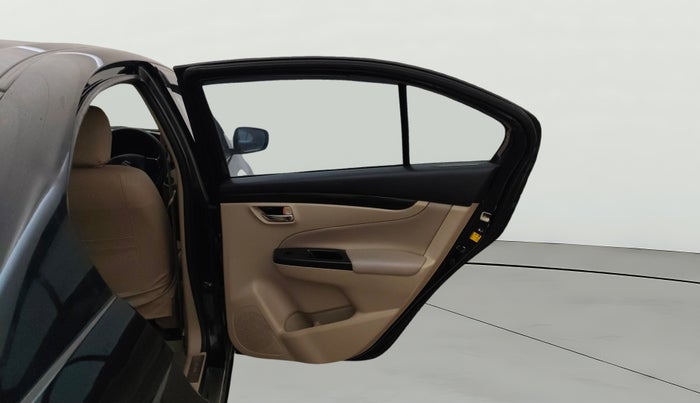 2017 Maruti Ciaz ZETA DIESEL 1.3, Diesel, Manual, 1,11,198 km, RHS Rear Door