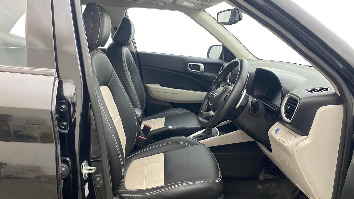 2023 Hyundai VENUE SX (O) 1.0 TURBO DCT, Petrol, Automatic, 46,660 km, Right Side Front Door Cabin
