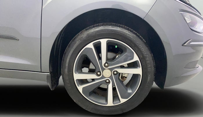 2022 Tata ALTROZ XZA, Petrol, Automatic, 10,001 km, Right Front Wheel