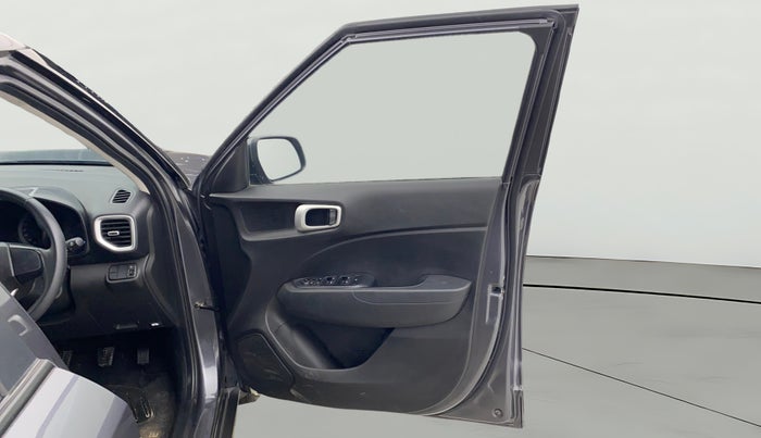 2022 Hyundai VENUE S+ 1.2, Petrol, Manual, 41,973 km, RHS Front Door